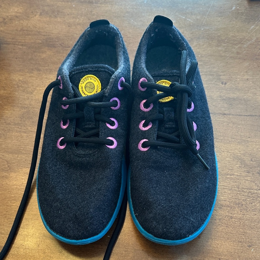 Allbirds black wool sneakers turquoise soles Women’s 8